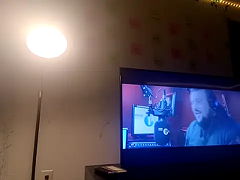 Applebottomup online show from December 3, 2025, 10:52 pm