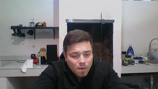 Snapshot of DirtyRcride chatting on December 8, 2024, 11:40 pm DirtyRcride online show from December 8, 2024, 11:40 pm
