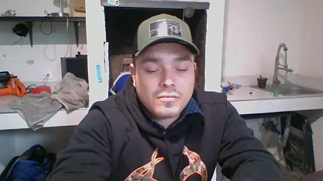 Snapshot of DirtyRcride chatting on December 19, 2024, 7:40 am DirtyRcride online show from December 19, 2024, 7:40 am