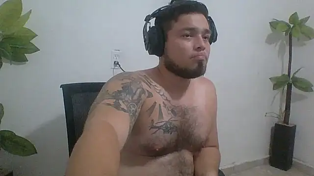 Snapshot of DirtyRcride chatting on October 2, 2025, 3:35 am DirtyRcride online show from October 2, 2025, 3:35 am