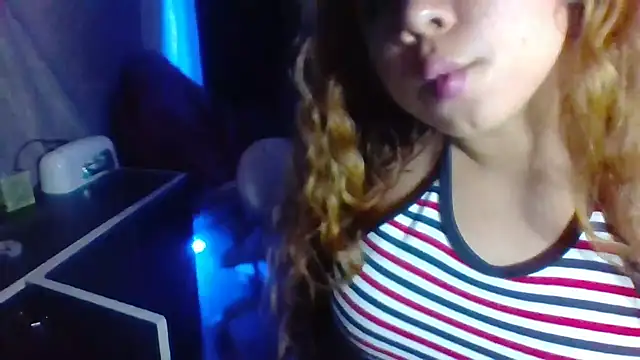 Snapshot of Jennxdolls chatting on December 4, 2024, 4:32 am Jennxdolls online show from December 4, 2024, 4:32 am