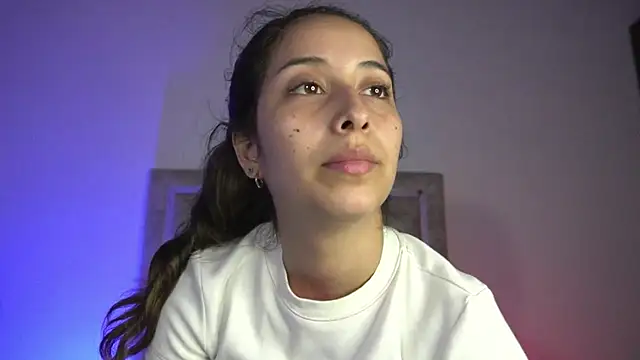 Snapshot of little-Emma chatting on July 21, 2026, 11:40 pm little-Emma online show from July 21, 2026, 11:40 pm