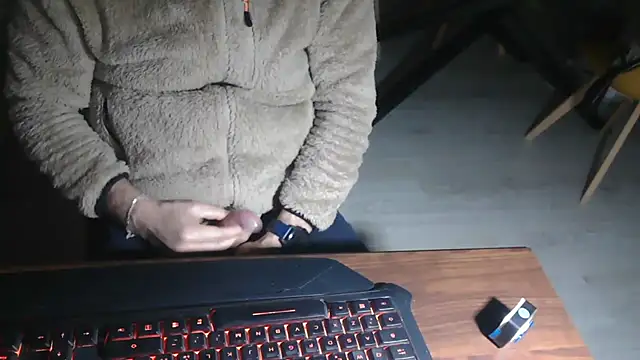 Adri gard online show from March 15, 2026, 9:32 pm