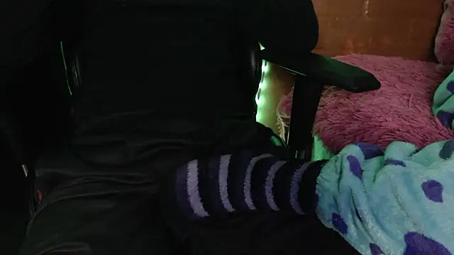 OldManAndGirlishLady online show from February 19, 2025, 2:12 am