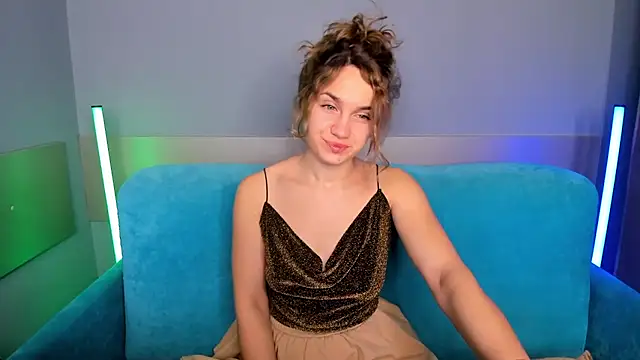 Snapshot of Milka_Blond chatting on January 14, 2025, 12:54 am Milka Blond online show from January 14, 2025, 12:54 am