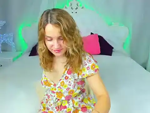 Snapshot of Milka_Blond chatting on January 25, 2025, 4:34 am Milka Blond online show from January 25, 2025, 4:34 am