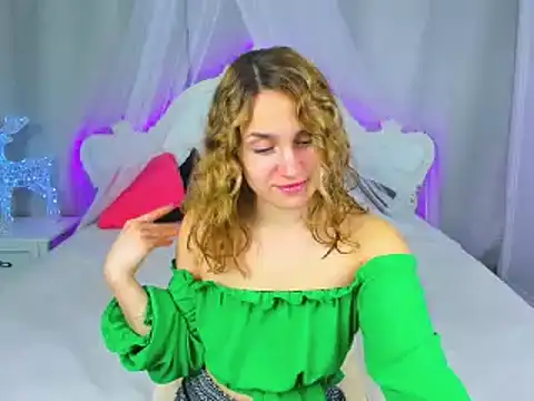 Snapshot of Milka_Blond chatting on January 27, 2025, 12:43 am Milka Blond online show from January 27, 2025, 12:43 am