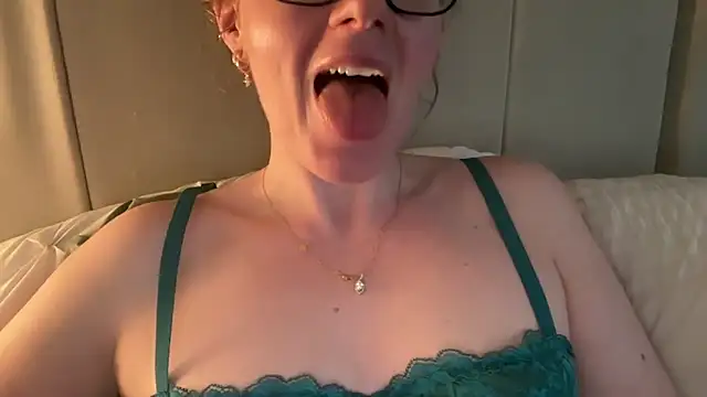 Snapshot of redheadrosie69 chatting on January 18, 2026, 1:04 pm redheadrosie69 online show from January 18, 2026, 1:04 pm