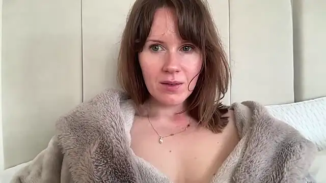 Snapshot of redheadrosie69 chatting on March 17, 2026, 9:34 am redheadrosie69 online show from March 17, 2026, 9:34 am