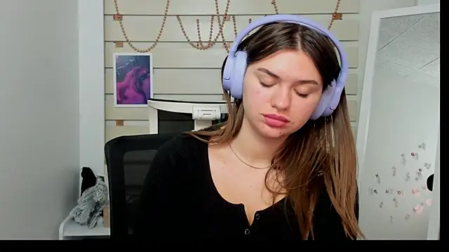 Snapshot of Josephine_Kiss chatting on January 23, 2025, 10:01 am Josephine Kiss online show from January 23, 2025, 10:01 am