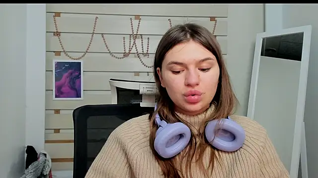 Snapshot of Josephine_Kiss chatting on February 5, 2025, 8:35 pm Josephine Kiss online show from February 5, 2025, 8:35 pm