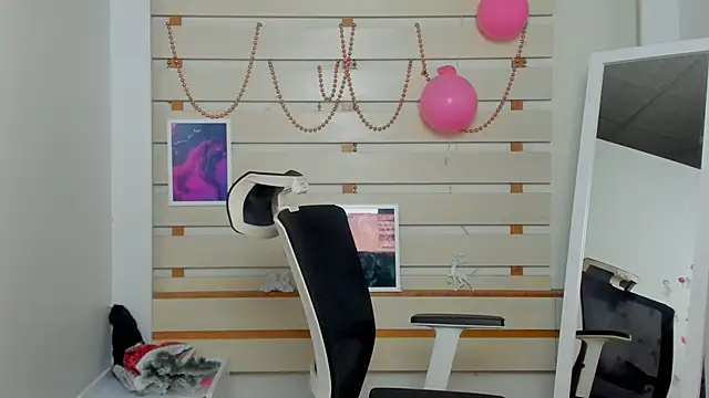 Snapshot of Josephine_Kiss chatting on February 14, 2025, 3:11 am Josephine Kiss online show from February 14, 2025, 3:11 am