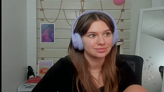 Snapshot of Josephine_Kiss chatting on February 23, 2025, 1:32 pm Josephine Kiss online show from February 23, 2025, 1:32 pm