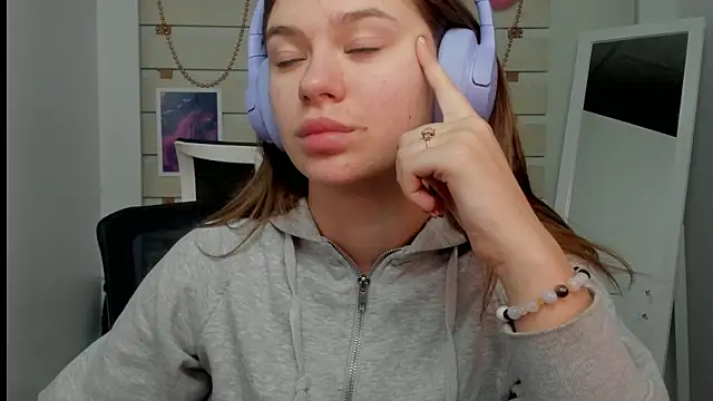 Snapshot of Josephine_Kiss chatting on February 25, 2025, 12:45 pm Josephine Kiss online show from February 25, 2025, 12:45 pm