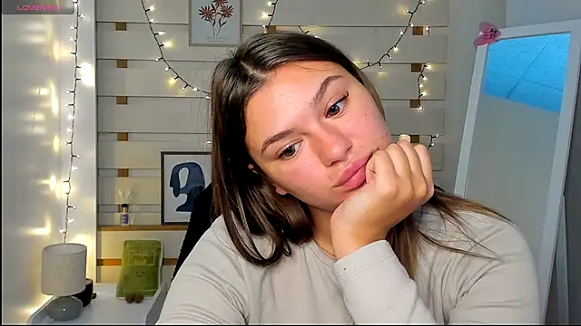 Snapshot of Josephine_Kiss chatting on October 4, 2025, 12:47 pm Josephine Kiss online show from October 4, 2025, 12:47 pm