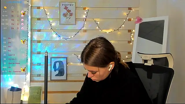 Snapshot of Josephine_Kiss chatting on October 20, 2025, 1:11 pm Josephine Kiss online show from October 20, 2025, 1:11 pm