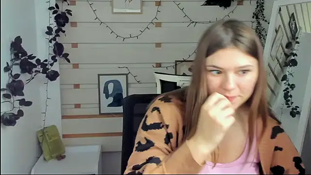 Snapshot of Josephine_Kiss chatting on April 6, 2026, 12:28 pm Josephine Kiss online show from April 6, 2026, 12:28 pm