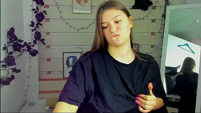 Snapshot of Josephine_Kiss chatting on April 11, 2026, 7:45 am Josephine Kiss online show from April 11, 2026, 7:45 am