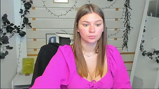 Josephine Kiss online show from May 6, 2026, 1:05 pm