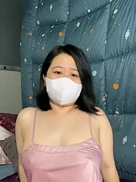 ninini92 online show from February 24, 2025, 1:10 pm