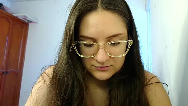 livgomez online show from October 18, 2025, 1:23 pm