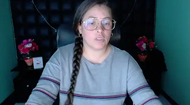 Snapshot of SaraThomso chatting on December 28, 2024, 5:55 am SaraThomso online show from December 28, 2024, 5:55 am