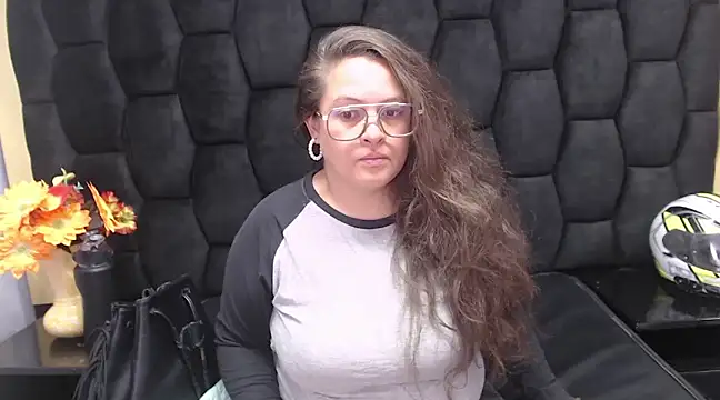 Snapshot of SaraThomso chatting on January 30, 2025, 2:49 am SaraThomso online show from January 30, 2025, 2:49 am