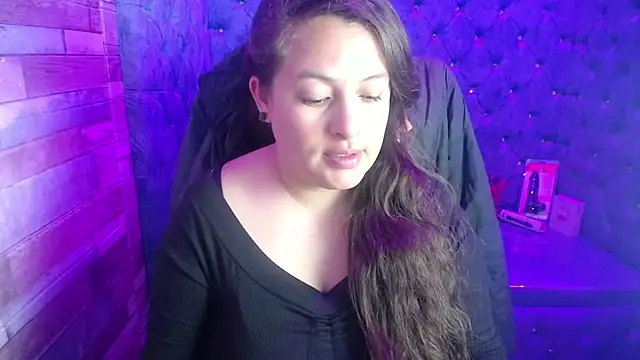 Snapshot of SaraThomso chatting on September 20, 2025, 3:29 am SaraThomso online show from September 20, 2025, 3:29 am