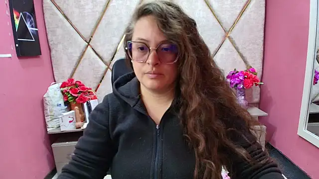 SaraThomso online show from December 22, 2025, 2:36 pm