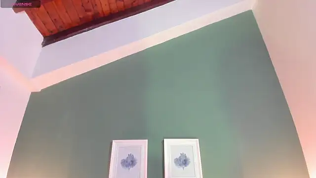  anavictoria  online show from November 10, 2025, 5:56 pm