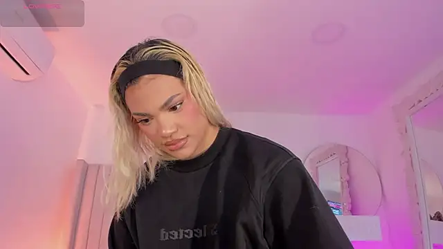 Shelynna azzul online show from April 8, 2026, 8:09 pm