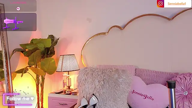 SenniaBella online show from April 2, 2026, 2:04 pm