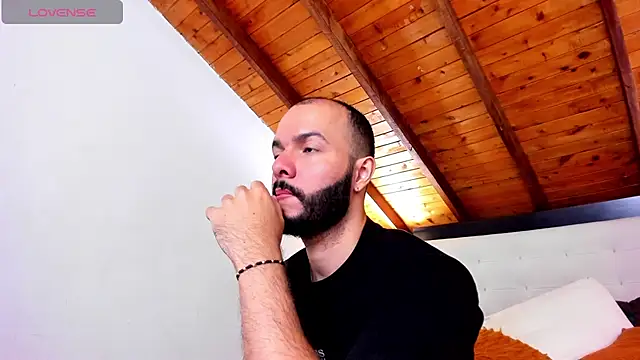 Tom Bailey online show from October 12, 2025, 3:33 pm