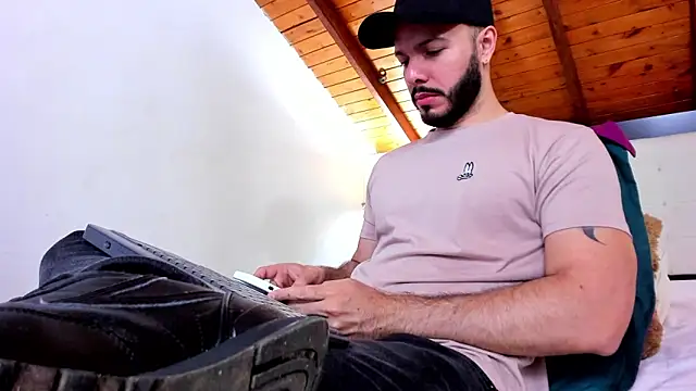 Snapshot of Tom_Bailey chatting on January 17, 2026, 12:43 pm Tom Bailey online show from January 17, 2026, 12:43 pm