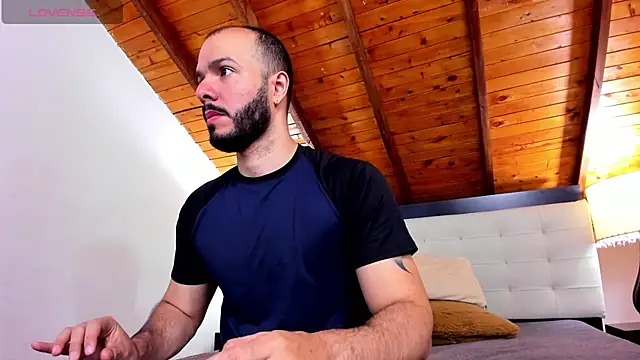 Snapshot of Tom_Bailey chatting on January 19, 2026, 12:42 pm Tom Bailey online show from January 19, 2026, 12:42 pm