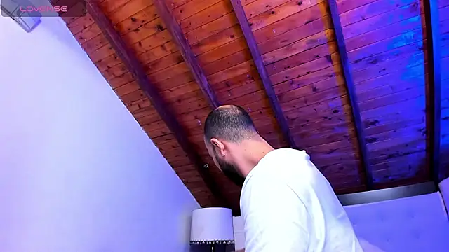 Snapshot of Tom_Bailey chatting on February 1, 2026, 12:48 pm Tom Bailey online show from February 1, 2026, 12:48 pm