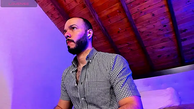 Snapshot of Tom_Bailey chatting on February 8, 2026, 12:41 pm Tom Bailey online show from February 8, 2026, 12:41 pm