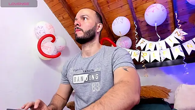 Snapshot of Tom_Bailey chatting on February 20, 2026, 12:38 pm Tom Bailey online show from February 20, 2026, 12:38 pm