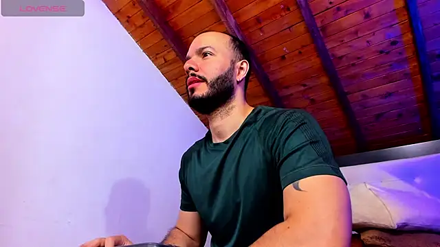 Snapshot of Tom_Bailey chatting on February 26, 2026, 12:48 pm Tom Bailey online show from February 26, 2026, 12:48 pm