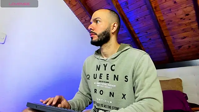 Tom Bailey online show from April 16, 2026, 1:01 pm