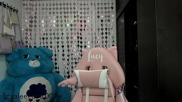 lucyy tay online show from December 7, 2024, 3:25 am