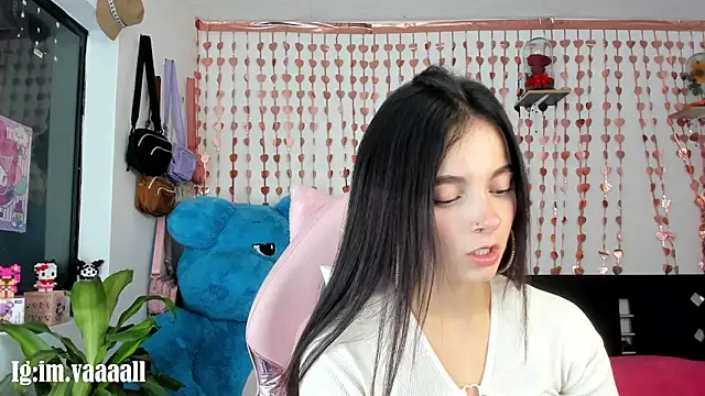 lucyy tay online show from September 23, 2025, 9:51 pm