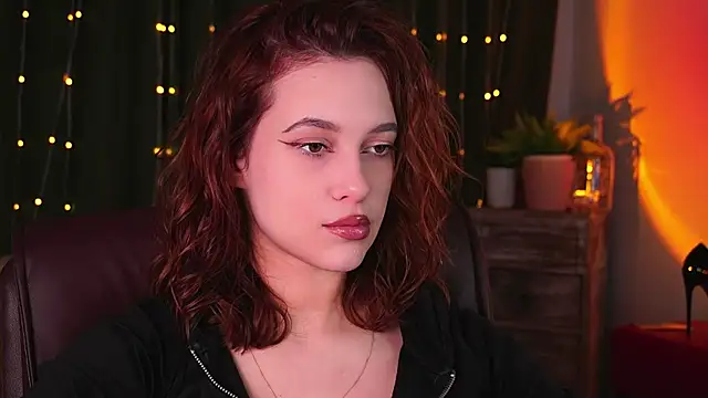 LolaLemona online show from March 25, 2026, 10:32 am