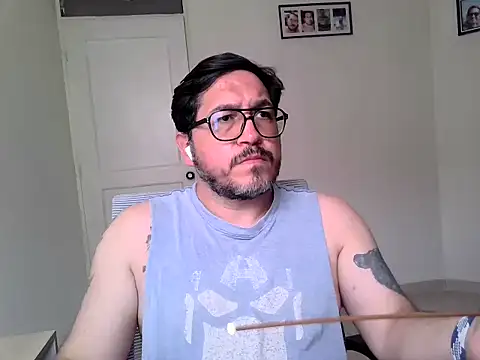 OsoMaduro12 online show from December 1, 2025, 8:36 pm