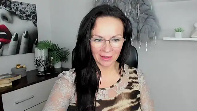 HelenLuxx online show from January 23, 2025, 4:15 pm