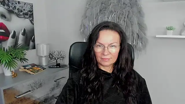 HelenLuxx online show from January 28, 2025, 10:23 am