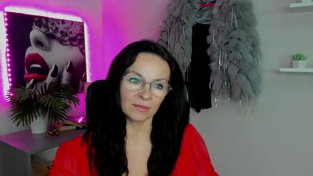 HelenLuxx online show from February 14, 2025, 10:17 am