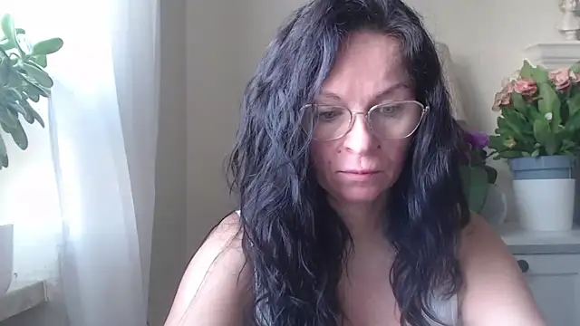 HelenLuxx online show from October 31, 2025, 7:31 am