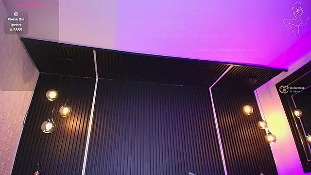  Holly Cat online show from November 10, 2025, 10:31 pm