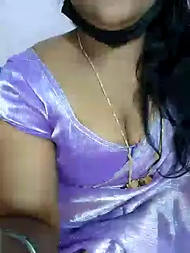 Snapshot of louise92 chatting on December 11, 2024, 5:04 pm louise92 online show from December 11, 2024, 5:04 pm